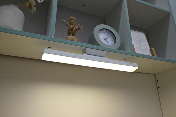 শক্তিশালী চৌম্বকীয় শোষণ এলইডি আই সুরক্ষা রিচার্জেবল 800mA ল্যাম্প কুল লাইট ইউএসবি চালিত লার্নিং লাইট