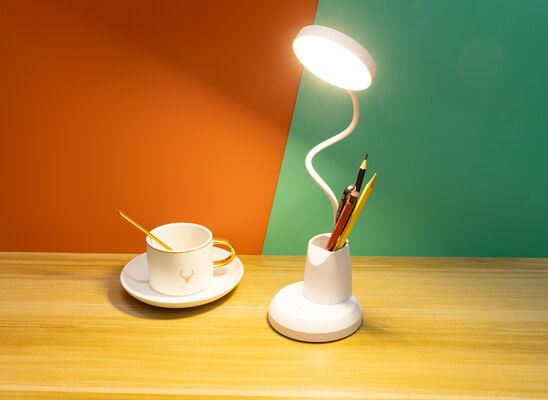 আধুনিক সিম্পল পেন হোল্ডার ডেস্ক ল্যাম্প এলইডি রিচার্জেবল প্লাগ-ইন চোখ সুরক্ষা স্টাডি ল্যাম্প কলেজ ছাত্রাবাস পঠন ল্যাম্প স্পর্শ