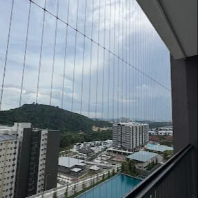 ব্যালকনি অদৃশ্য গ্রিল আধুনিক ভবনগুলির জন্য স্থায়িত্ব এবং নান্দনিক আবেদনকে একত্রিত করে স্বচ্ছ জাল নিরাপত্তা সমাধান