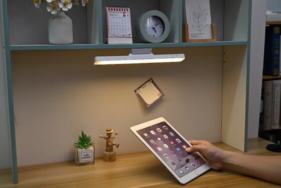 শক্তিশালী চৌম্বকীয় শোষণ এলইডি আই সুরক্ষা রিচার্জেবল 800mA ল্যাম্প কুল লাইট ইউএসবি চালিত লার্নিং লাইট