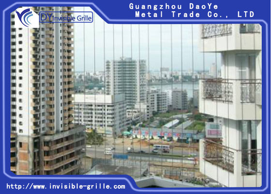 সিঁড়ি রেলিং সুইমিং পুল সুরক্ষা রেলিং বেড়া হিসাবে অদৃশ্য গ্রিল ইনস্টল করা হয়েছে